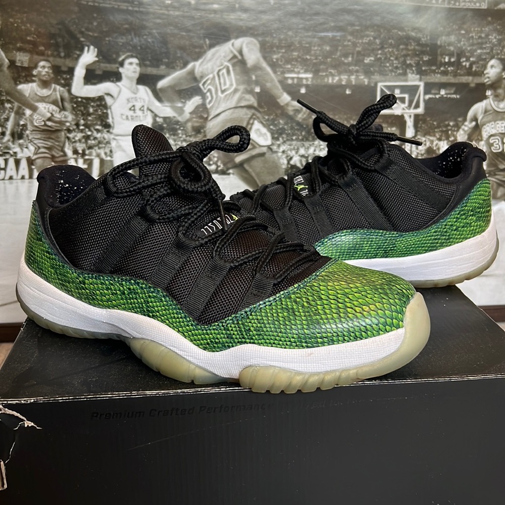 JORDAN 11 XI retro low snake 8